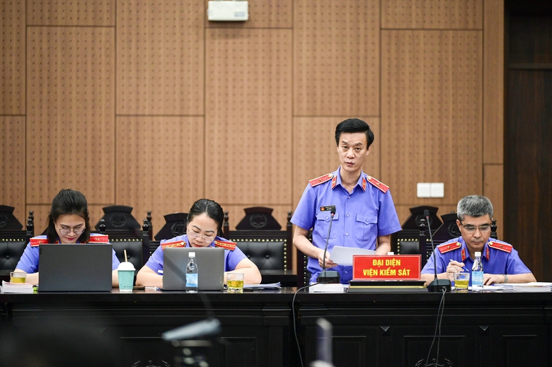 Nhận hối lộ 4,5 tỷ đồng, cựu thứ trưởng Hoàng Văn Thắng bị đề nghị 4 - 5 năm tù- Ảnh 1. Nhận hối lộ 4,5 tỷ đồng, cựu thứ trưởng Hoàng Văn Thắng bị đề nghị 4 - 5 năm tù- Ảnh 1.