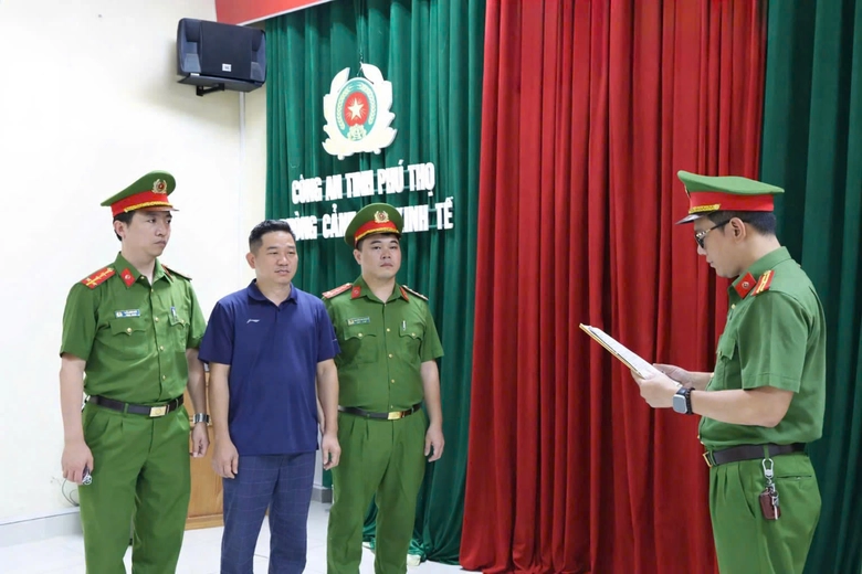 Ph&uacute; Thọ: Khởi tố vụ &aacute;n, bắt tạm giam nhiều đối tượng &ldquo;x&atilde; hội đen&rdquo; n&uacute;p b&oacute;ng doanh nghiệp- Ảnh 1.