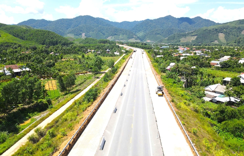 Cao tốc La Sơn - H&ograve;a Li&ecirc;n tiếp tục hạn chế xe kh&aacute;ch, xe tải từ 1/4 - 30/6- Ảnh 1.