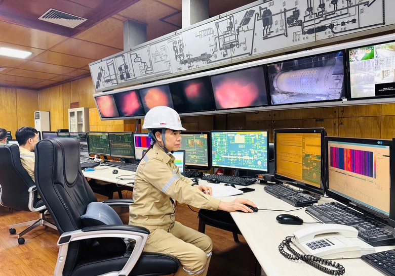 Từ những con số kh&ocirc; khan đến c&acirc;u chuyện đẹp của một nữ kỹ sư điện- Ảnh 1.