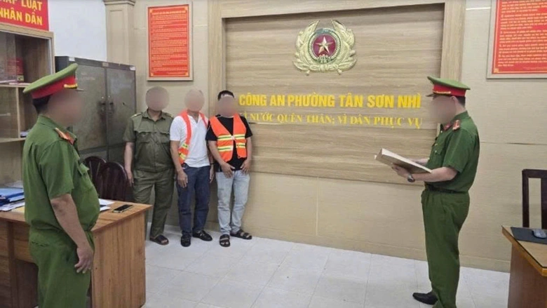 Đ&aacute;nh nhau giữa đường sau va chạm giao th&ocirc;ng, 2 người ở TP.HCM bị khởi tố- Ảnh 1.