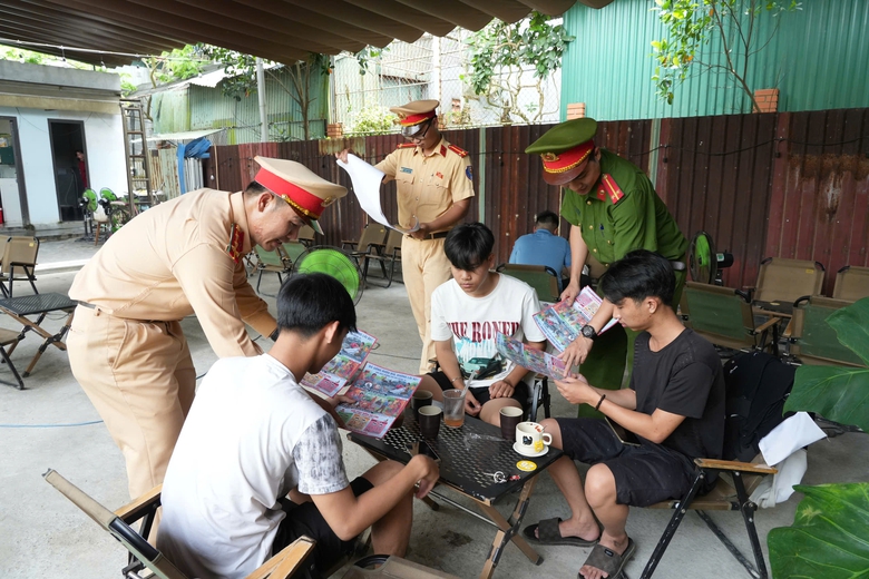 Huế: Xử l&yacute; hơn 4.500 trường hợp vi phạm giao th&ocirc;ng với gần 1.000 lỗi về nồng độ cồn- Ảnh 2.