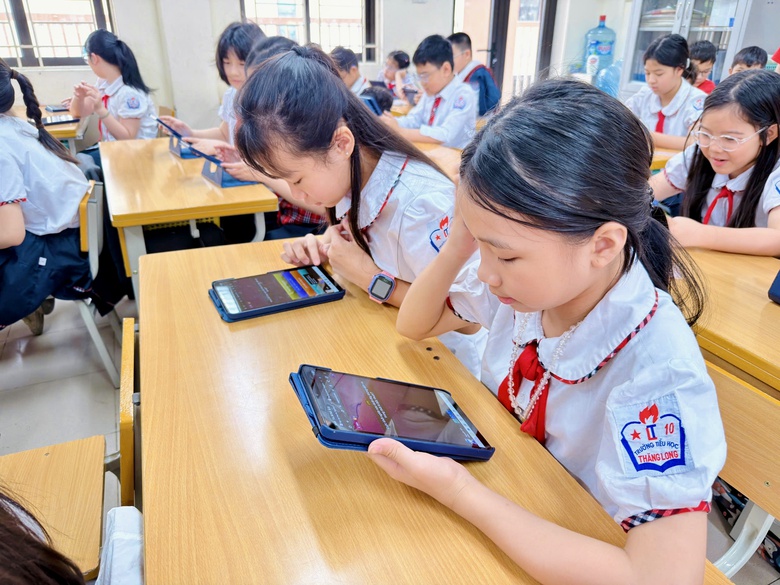 C&ocirc; gi&aacute;o H&agrave; Nội ứng dụng c&ocirc;ng nghệ số, gi&uacute;p học sinh hứng th&uacute; học tập- Ảnh 1.