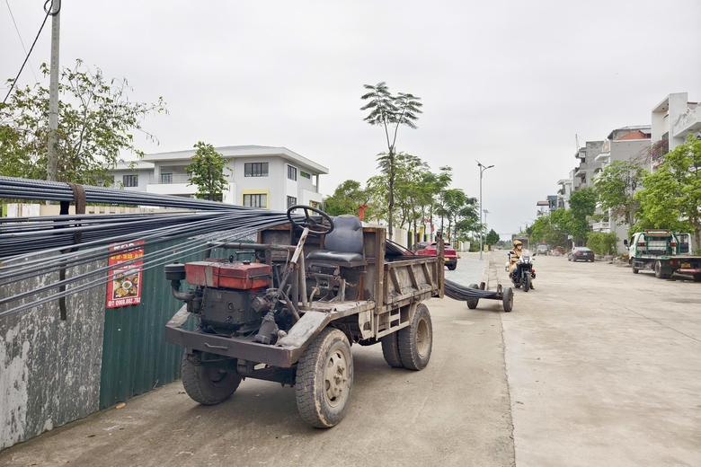 H&agrave; Nội: CSGT tuần tra, xử l&yacute; xe tự chế "c&otilde;ng" sắt th&eacute;p tung ho&agrave;nh đường l&agrave;ng- Ảnh 3.