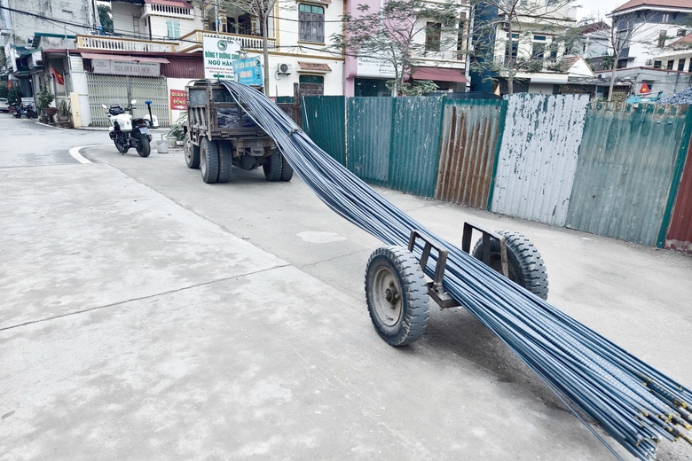 H&agrave; Nội: CSGT tuần tra, xử l&yacute; xe tự chế "c&otilde;ng" sắt th&eacute;p tung ho&agrave;nh đường l&agrave;ng- Ảnh 4.