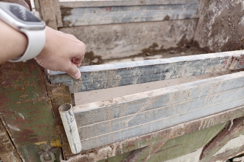 H&agrave; Nội: CSGT tuần tra, xử l&yacute; xe tự chế "c&otilde;ng" sắt th&eacute;p tung ho&agrave;nh đường l&agrave;ng- Ảnh 8.