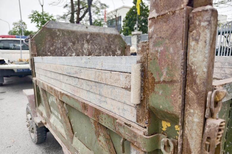 H&agrave; Nội: CSGT tuần tra, xử l&yacute; xe tự chế "c&otilde;ng" sắt th&eacute;p tung ho&agrave;nh đường l&agrave;ng- Ảnh 7.