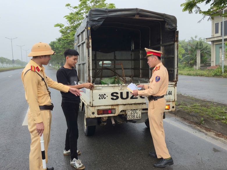 Từng là điểm nóng tai nạn giao thông, Vành đai 5 Thái Nguyên dần an toàn hơn- Ảnh 8. Từng là điểm nóng tai nạn giao thông, Vành đai 5 Thái Nguyên dần an toàn hơn- Ảnh 8.