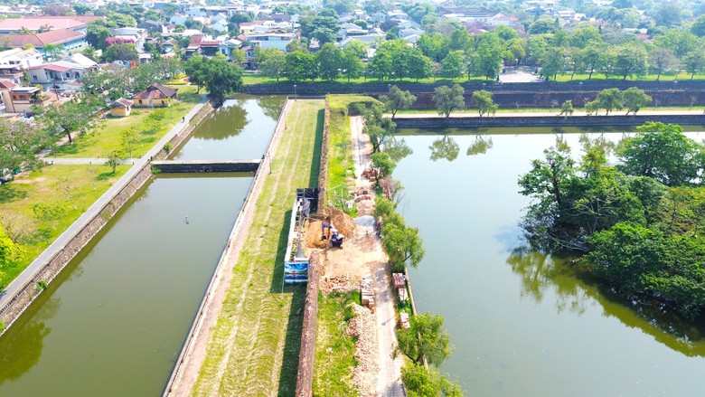 Đẩy nhanh ti&ecirc;n độ khắc phục sự cố sập tường Ho&agrave;ng th&agrave;nh Huế- Ảnh 1.