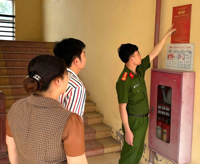 Ninh B&igrave;nh kiểm tra, n&acirc;ng cao c&ocirc;ng t&aacute;c ph&ograve;ng ch&aacute;y chữa ch&aacute;y trong trường học- Ảnh 1.
