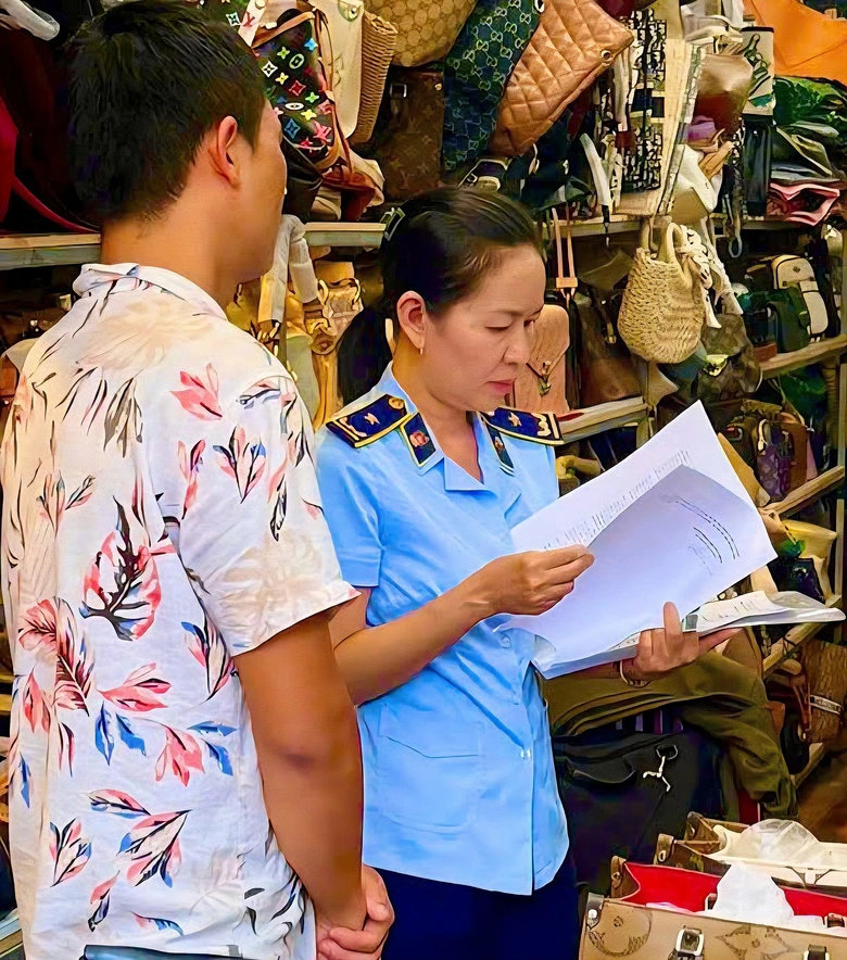 Đ&agrave; Nẵng: Ph&aacute;t hiện, xử phạt 7 cơ sở kinh doanh b&aacute;n h&agrave;ng giả cho kh&aacute;ch du lịch- Ảnh 1.