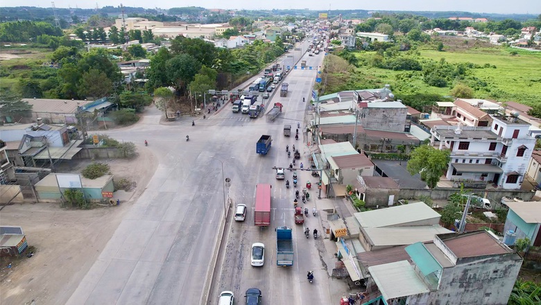 Đồng Nai đẩy nhanh tiến độ cải tạo quốc lộ 51, khắc phục hư hỏng nghiêm trọng- Ảnh 13. Đồng Nai đẩy nhanh tiến độ cải tạo quốc lộ 51, khắc phục hư hỏng nghiêm trọng- Ảnh 13.