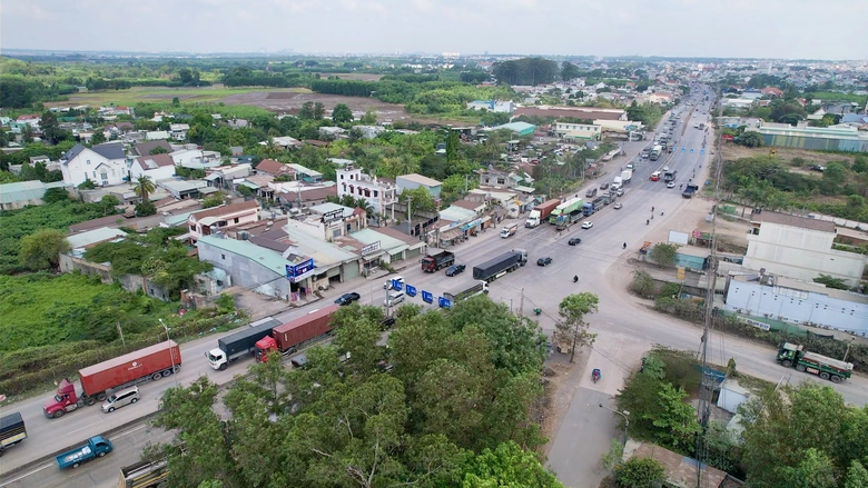 Đồng Nai đẩy nhanh tiến độ cải tạo quốc lộ 51, khắc phục hư hỏng nghiêm trọng- Ảnh 1. Đồng Nai đẩy nhanh tiến độ cải tạo quốc lộ 51, khắc phục hư hỏng nghiêm trọng- Ảnh 1.