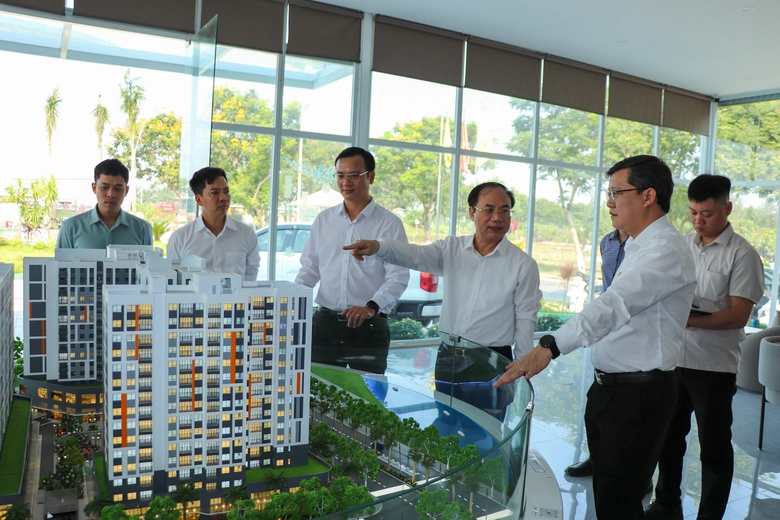 Thứ trưởng Nguyễn Văn Sinh: Đ&agrave; Nẵng tập trung giải ph&aacute;p ho&agrave;n th&agrave;nh chỉ ti&ecirc;u nh&agrave; ở x&atilde; hội- Ảnh 4.