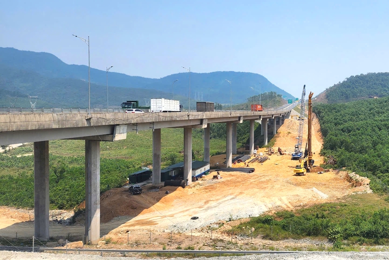 Hà Tĩnh: Gấp rút thi công ống hầm thứ hai tại Đèo Bụt- Ảnh 4. Hà Tĩnh: Gấp rút thi công ống hầm thứ hai tại Đèo Bụt- Ảnh 4.