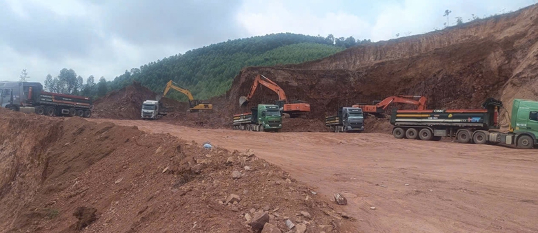 Khởi tố vụ khai thác trái phép 30.000m3 đất tại Bắc Ninh- Ảnh 1. Khởi tố vụ khai thác trái phép 30.000m3 đất tại Bắc Ninh- Ảnh 1.