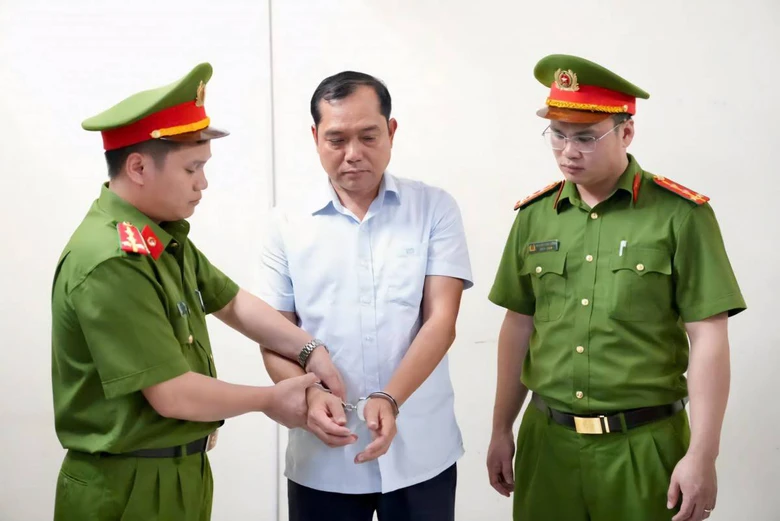 Phú Thọ: Bắt Phó chủ tịch phường Phúc Yên trong vụ án “xã hội đen” núp bóng doanh nghiệp- Ảnh 1. Phú Thọ: Bắt Phó chủ tịch phường Phúc Yên trong vụ án “xã hội đen” núp bóng doanh nghiệp- Ảnh 1.