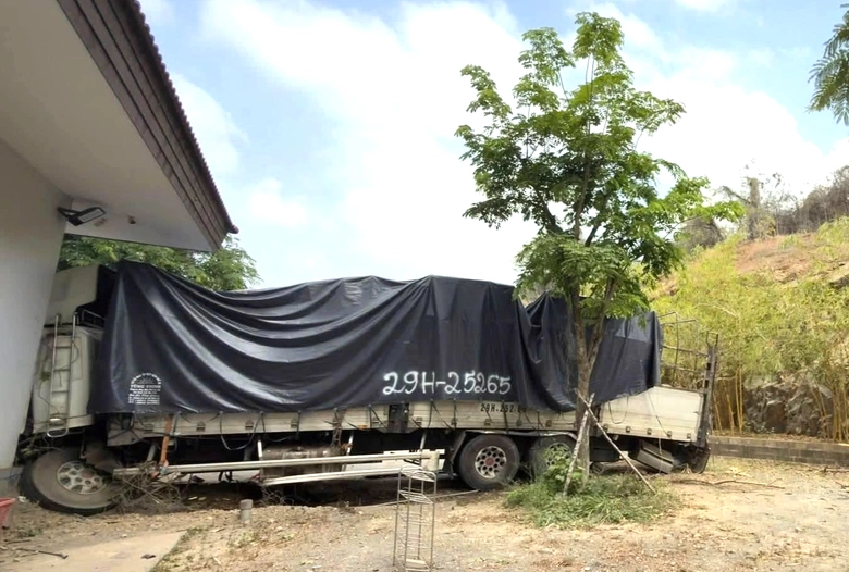 Khởi tố vụ xe tải lao xuống dốc núi Tazon ở Lâm Đồng khiến ba người tử vong- Ảnh 1. Khởi tố vụ xe tải lao xuống dốc núi Tazon ở Lâm Đồng khiến ba người tử vong- Ảnh 1.