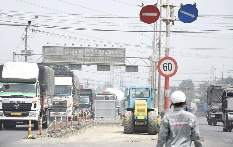 Đồng Nai đẩy nhanh tiến độ cải tạo quốc lộ 51, khắc phục hư hỏng nghiêm trọng- Ảnh 4. Đồng Nai đẩy nhanh tiến độ cải tạo quốc lộ 51, khắc phục hư hỏng nghiêm trọng- Ảnh 4.