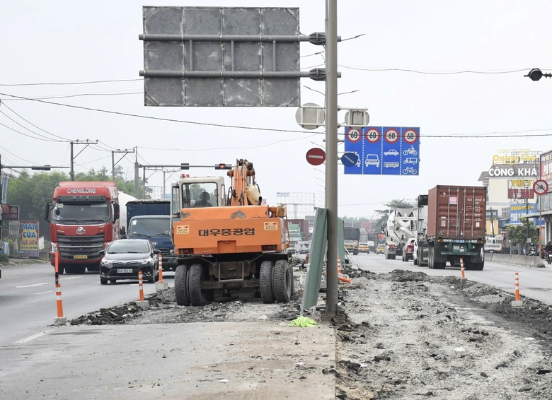 Đồng Nai đẩy nhanh tiến độ cải tạo quốc lộ 51, khắc phục hư hỏng nghiêm trọng- Ảnh 2. Đồng Nai đẩy nhanh tiến độ cải tạo quốc lộ 51, khắc phục hư hỏng nghiêm trọng- Ảnh 2.