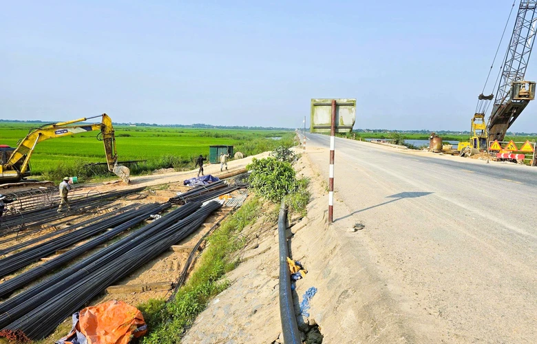 Quảng Trị tăng cường b&igrave;nh ổn gi&aacute; vật liệu, đẩy nhanh tiến độ dự &aacute;n trọng điểm- Ảnh 5.