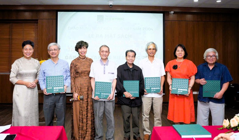 Ra mắt sách "Tuyển chọn các bài viết Tạp chí Kiến trúc 40 năm 1983-2023”- Ảnh 4. Ra mắt sách "Tuyển chọn các bài viết Tạp chí Kiến trúc 40 năm 1983-2023”- Ảnh 4.