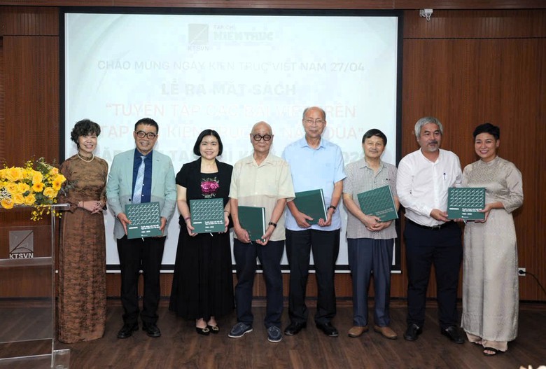 Ra mắt sách "Tuyển chọn các bài viết Tạp chí Kiến trúc 40 năm 1983-2023”- Ảnh 3. Ra mắt sách "Tuyển chọn các bài viết Tạp chí Kiến trúc 40 năm 1983-2023”- Ảnh 3.