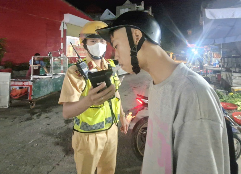 CSGT Bắc Ninh xuy&ecirc;n đ&ecirc;m tr&ecirc;n đường li&ecirc;n x&atilde;, tạo chuyển biến về an to&agrave;n giao th&ocirc;ng- Ảnh 12.