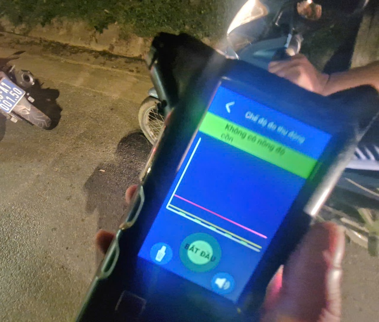 CSGT Bắc Ninh xuy&ecirc;n đ&ecirc;m tr&ecirc;n đường li&ecirc;n x&atilde;, tạo chuyển biến về an to&agrave;n giao th&ocirc;ng- Ảnh 8.