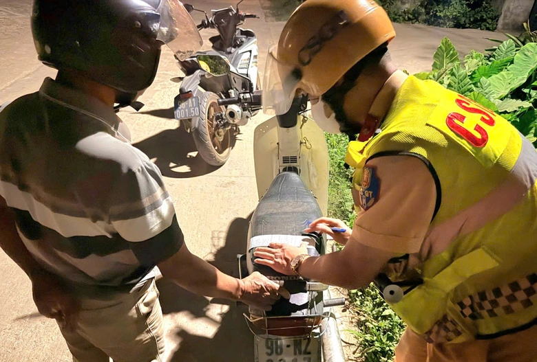 CSGT Bắc Ninh xuy&ecirc;n đ&ecirc;m tr&ecirc;n đường li&ecirc;n x&atilde;, tạo chuyển biến về an to&agrave;n giao th&ocirc;ng- Ảnh 2.