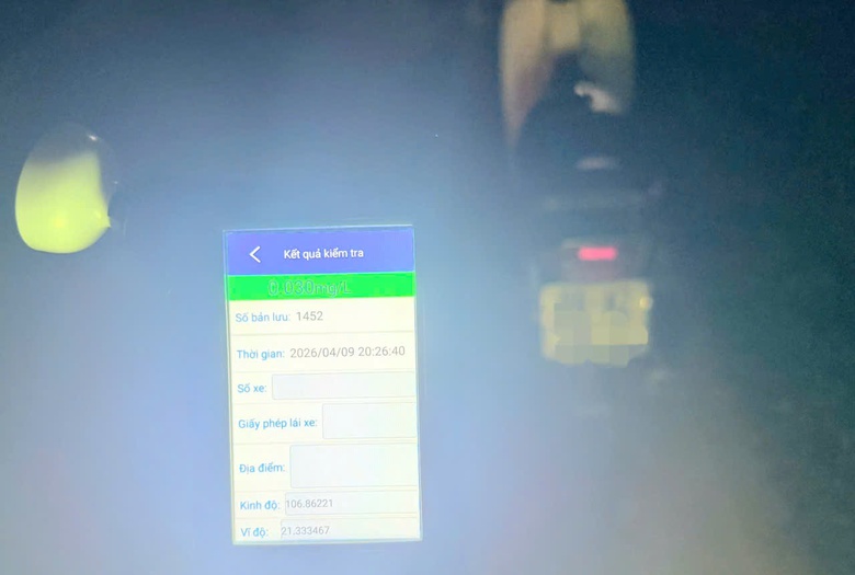 CSGT Bắc Ninh xuy&ecirc;n đ&ecirc;m tr&ecirc;n đường li&ecirc;n x&atilde;, tạo chuyển biến về an to&agrave;n giao th&ocirc;ng- Ảnh 4.