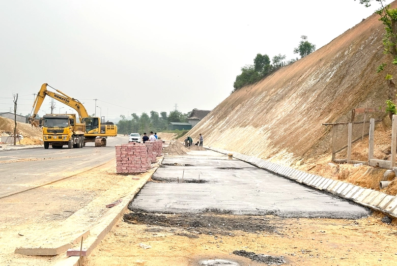 Tuyên Quang tăng tốc hoàn thiện tuyến đường 8,8km kết nối khu du lịch với cao tốc- Ảnh 2. Tuyên Quang tăng tốc hoàn thiện tuyến đường 8,8km kết nối khu du lịch với cao tốc- Ảnh 2.