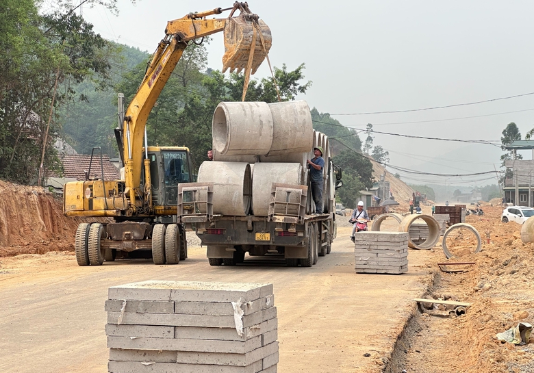 Tuyên Quang tăng tốc hoàn thiện tuyến đường 8,8km kết nối khu du lịch với cao tốc- Ảnh 3. Tuyên Quang tăng tốc hoàn thiện tuyến đường 8,8km kết nối khu du lịch với cao tốc- Ảnh 3.