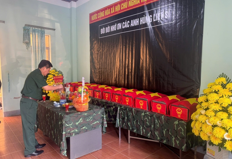 Gia Lai: Người d&acirc;n đi bắt dơi ph&aacute;t hiện khu mộ liệt sĩ trong hang đ&aacute;- Ảnh 1.