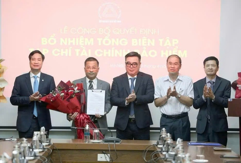 Bổ nhiệm nh&agrave; b&aacute;o Nguyễn Phong Cầm giữ chức vụ Tổng Bi&ecirc;n tập Tạp ch&iacute; T&agrave;i ch&iacute;nh - Bảo hiểm- Ảnh 2.