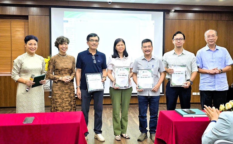 Ra mắt sách "Tuyển chọn các bài viết Tạp chí Kiến trúc 40 năm 1983-2023”- Ảnh 7. Ra mắt sách "Tuyển chọn các bài viết Tạp chí Kiến trúc 40 năm 1983-2023”- Ảnh 7.