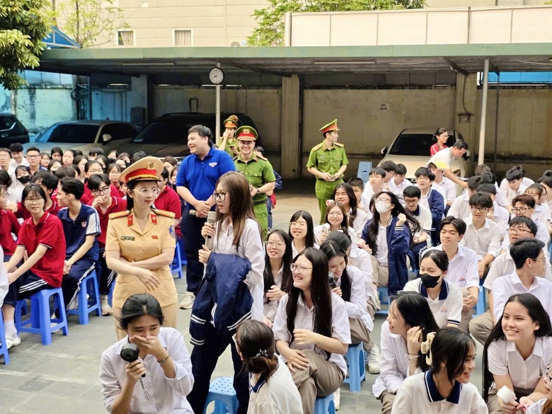 H&agrave; Nội tăng cường gi&aacute;o dục an to&agrave;n giao th&ocirc;ng học đường- Ảnh 7.