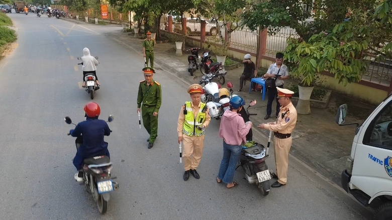 Những &ldquo;l&aacute; chắn &aacute;o v&agrave;ng&rdquo; nơi tuyến đường du lịch miền T&acirc;y L&agrave;o Cai- Ảnh 4.