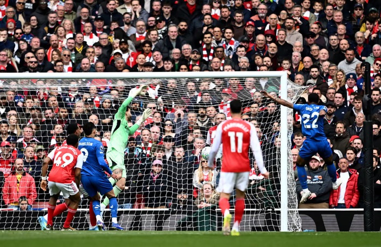 Thua Bournemouth, Arsenal khiến cuộc đua v&ocirc; địch hấp dẫn hơn- Ảnh 1.