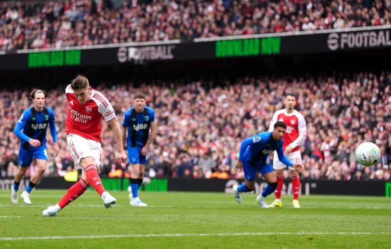 Thua Bournemouth, Arsenal khiến cuộc đua v&ocirc; địch hấp dẫn hơn- Ảnh 2.