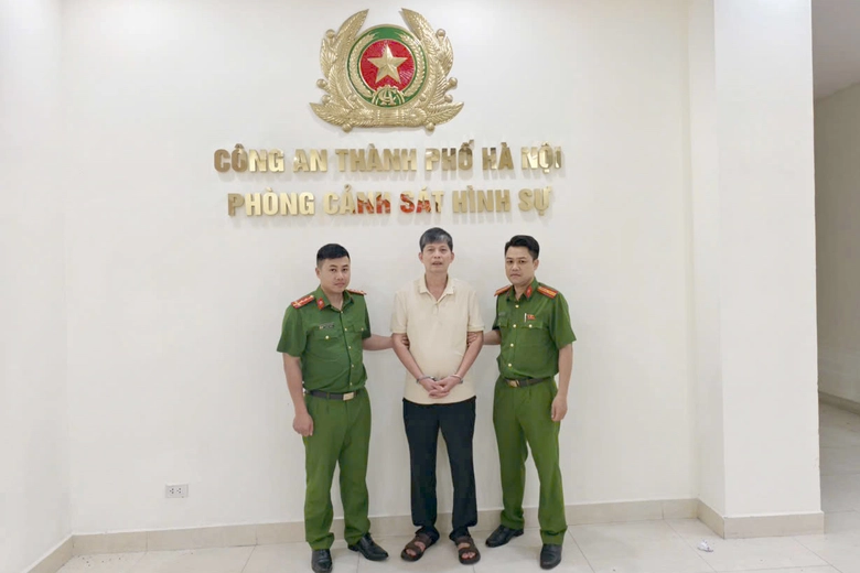 Hà Nội: Bắt tạm giam tài xế đỗ ô tô chắn barie, gây rối tại chung cư Hinode- Ảnh 1. Hà Nội: Bắt tạm giam tài xế đỗ ô tô chắn barie, gây rối tại chung cư Hinode- Ảnh 1.