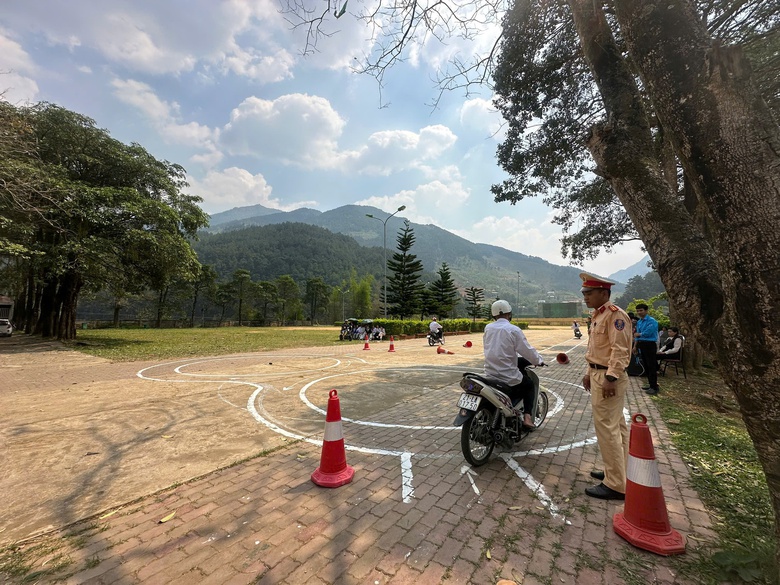 Những &ldquo;l&aacute; chắn &aacute;o v&agrave;ng&rdquo; nơi tuyến đường du lịch miền T&acirc;y L&agrave;o Cai- Ảnh 10.