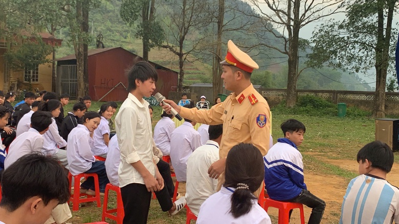 Những &ldquo;l&aacute; chắn &aacute;o v&agrave;ng&rdquo; nơi tuyến đường du lịch miền T&acirc;y L&agrave;o Cai- Ảnh 8.