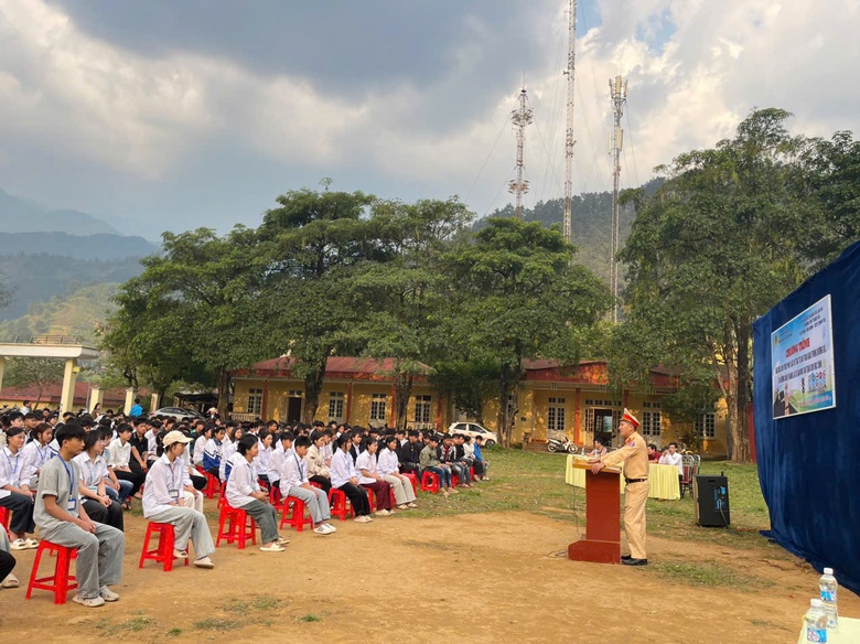 Những &ldquo;l&aacute; chắn &aacute;o v&agrave;ng&rdquo; nơi tuyến đường du lịch miền T&acirc;y L&agrave;o Cai- Ảnh 7.