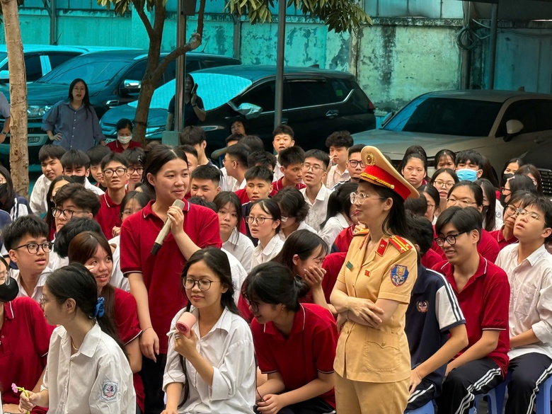 H&agrave; Nội tăng cường gi&aacute;o dục an to&agrave;n giao th&ocirc;ng học đường- Ảnh 4.