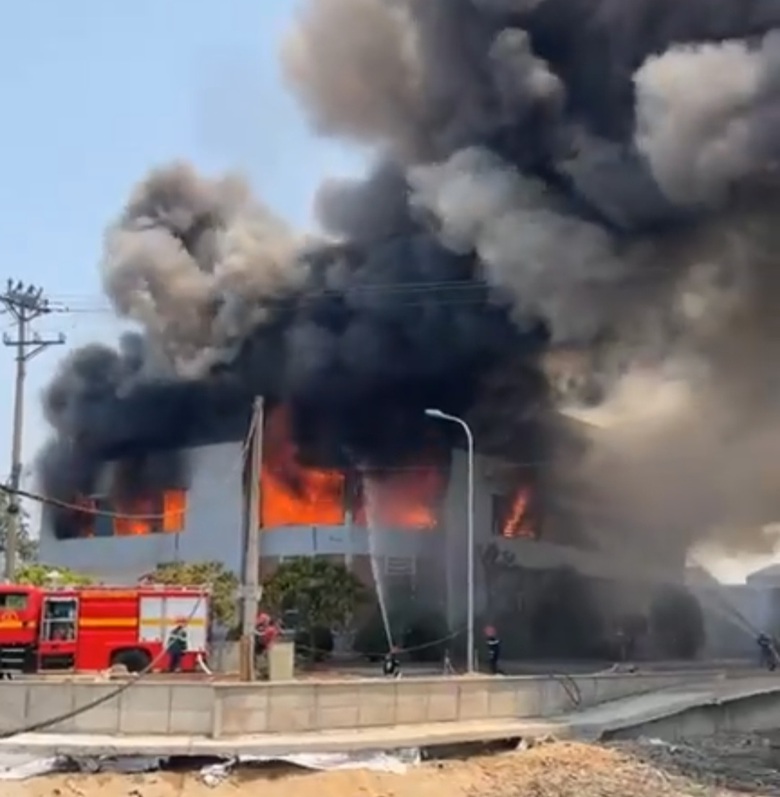 H&agrave; Tĩnh: Ch&aacute;y lớn thi&ecirc;u rụi t&ograve;a nh&agrave; 3 tầng trưng b&agrave;y đồ gỗ nội thất- Ảnh 1.