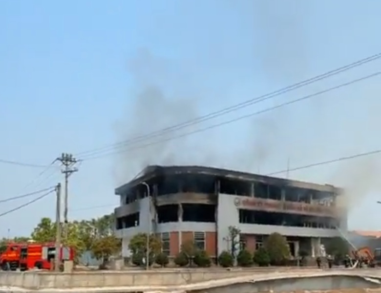 H&agrave; Tĩnh: Ch&aacute;y lớn thi&ecirc;u rụi t&ograve;a nh&agrave; 3 tầng trưng b&agrave;y đồ gỗ nội thất- Ảnh 2.