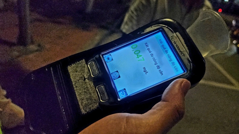 Vi phạm nồng độ cồn, người đi xe đạp xin bỏ qua nhưng vẫn bị xử lý- Ảnh 17. Vi phạm nồng độ cồn, người đi xe đạp xin bỏ qua nhưng vẫn bị xử lý- Ảnh 17.