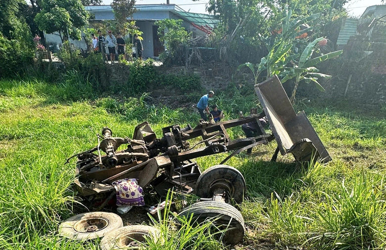 Đắk Lắk: T&agrave;u kh&aacute;ch va chạm xe c&ocirc;ng n&ocirc;ng tại lối đi tự mở khiến một người tử vong- Ảnh 2.