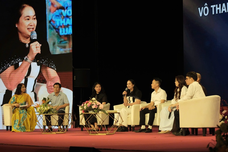 T&aacute;c giả L&yacute; Tứ ra mắt t&aacute;c phẩm ''V&ocirc; thanh luận'' v&agrave; tập thơ ''Nhặt nhạnh''- Ảnh 3.